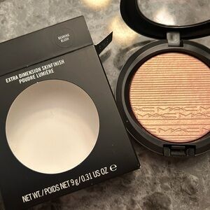 Mac NIB Extra Dimension Skinfinish Color: Beaming Blush
